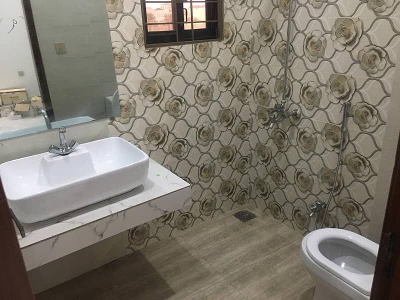 10 Marla Like Brand New Upper Portion With Gas Available For Rent In Bahria Town Lahore 4