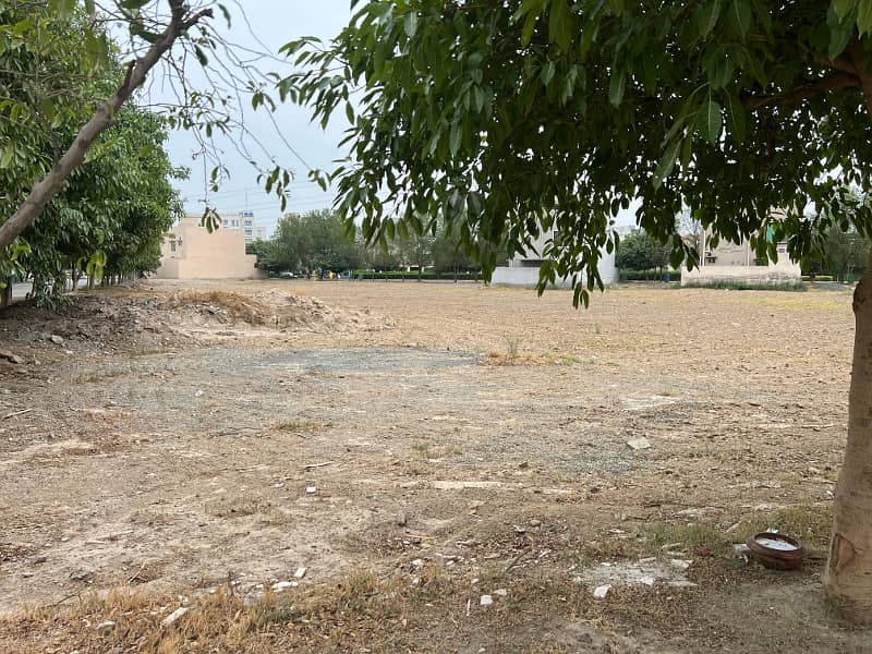 Prime Location 5 Marla Plot Available in Bahria Town Lahore 4