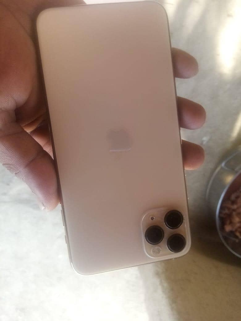 iPhone 11pro mxs golden Colour Available BEST FOR GAMING AND VLOGING 1