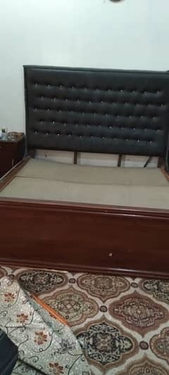 new bed hai tora sa use howa or bilkul okay hai