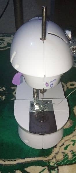 Urgent sale Mini sewing machine 3