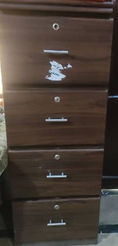 drawers (4) in excellent condition