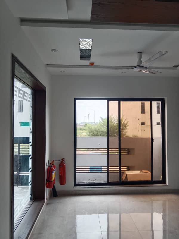 One Kanal Luxury House For Sale in DHA phase 3 26