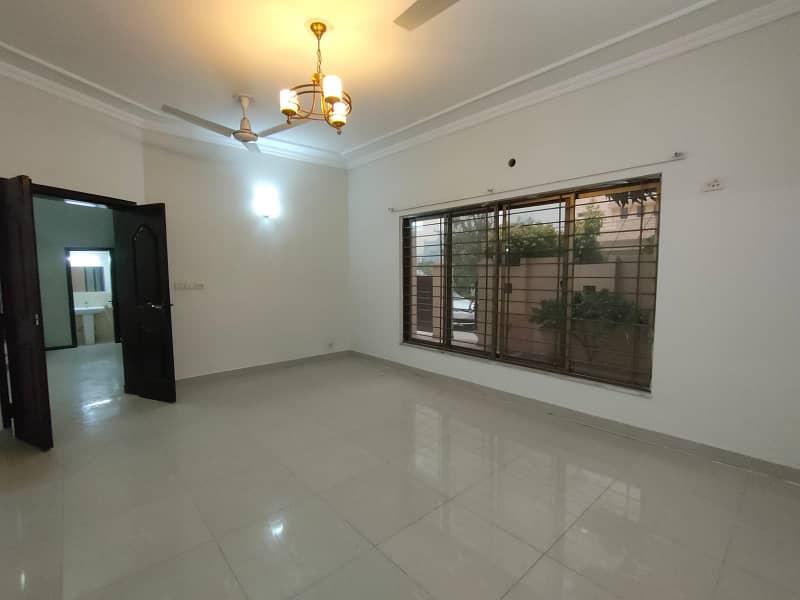 17 Marla 5 Bed Corner House On Hot Location Available For Rent In Askari 10 Lahore 4