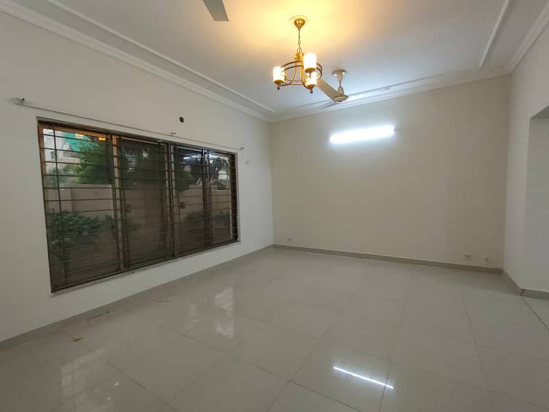 17 Marla 5 Bed Corner House On Hot Location Available For Rent In Askari 10 Lahore 5