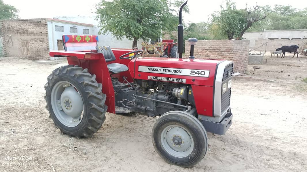 Tractor Massey Ferguson 240 Model 2017 0