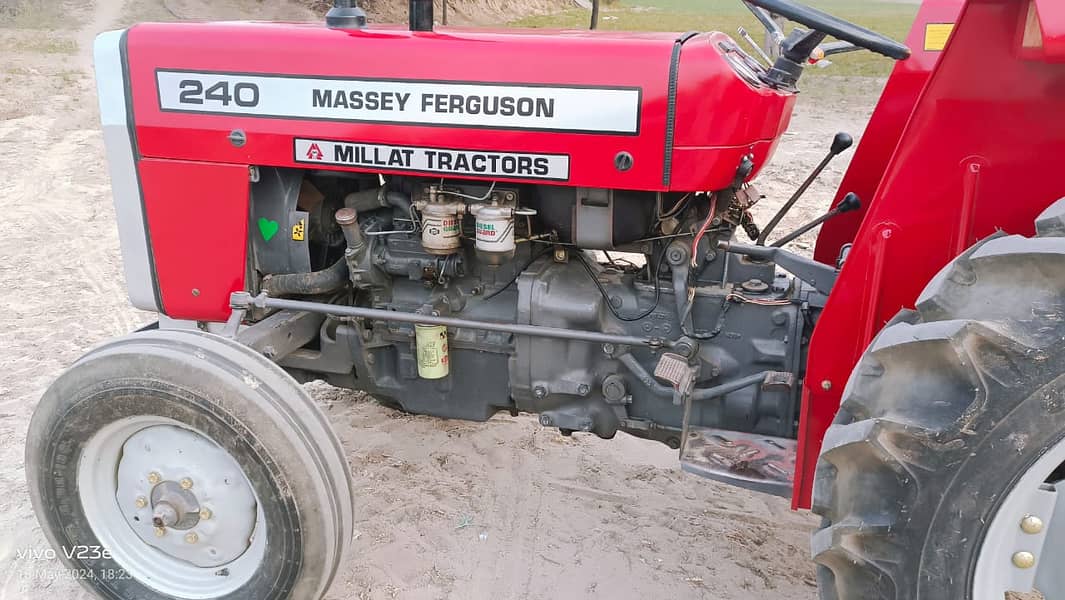 Tractor Massey Ferguson 240 Model 2017 14