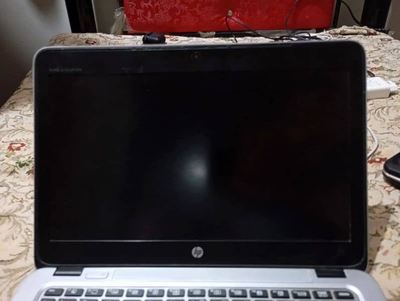 HP EliteBook 820 G3 2