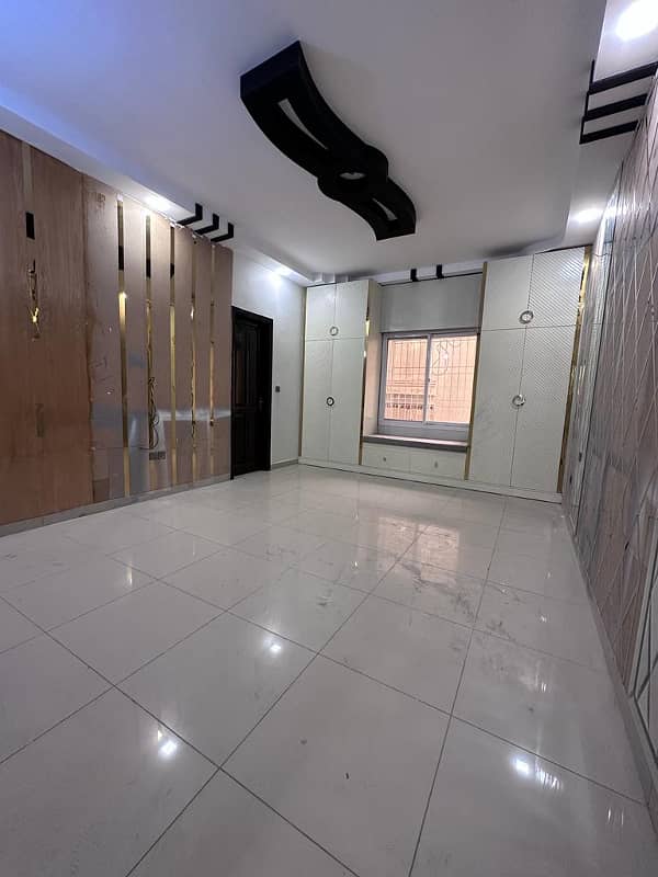 240 Sq. Yard 1st Floor Portion For Sale In Gulshan-e-Iqbal Block 5 (3 Bed D/D) 2