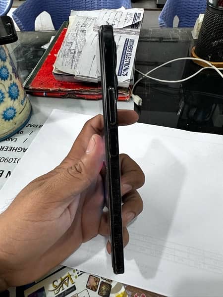 I m selling mobile phone realme c53 6GB Ram 128GB Rom 1