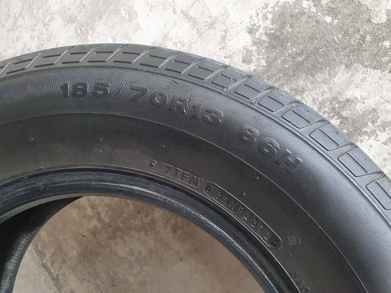 Dunlop tyer  185/70/13 4