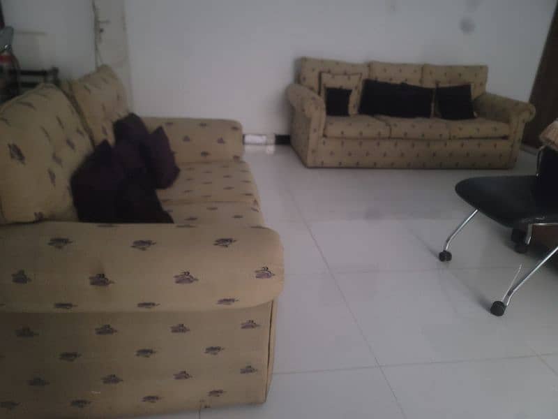 6 seater sofa with Good conditions 0