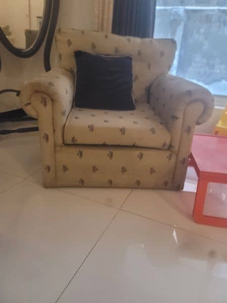 6 seater sofa with Good conditions 1