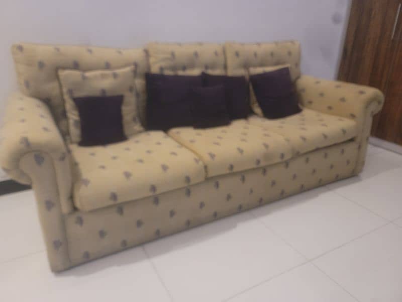 6 seater sofa with Good conditions 3