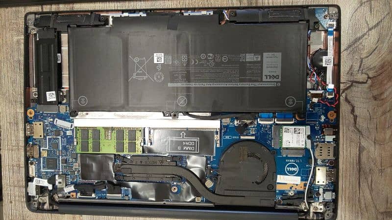 DELL LETITUDE 7400 TOUCH I7 8TH GEN 2