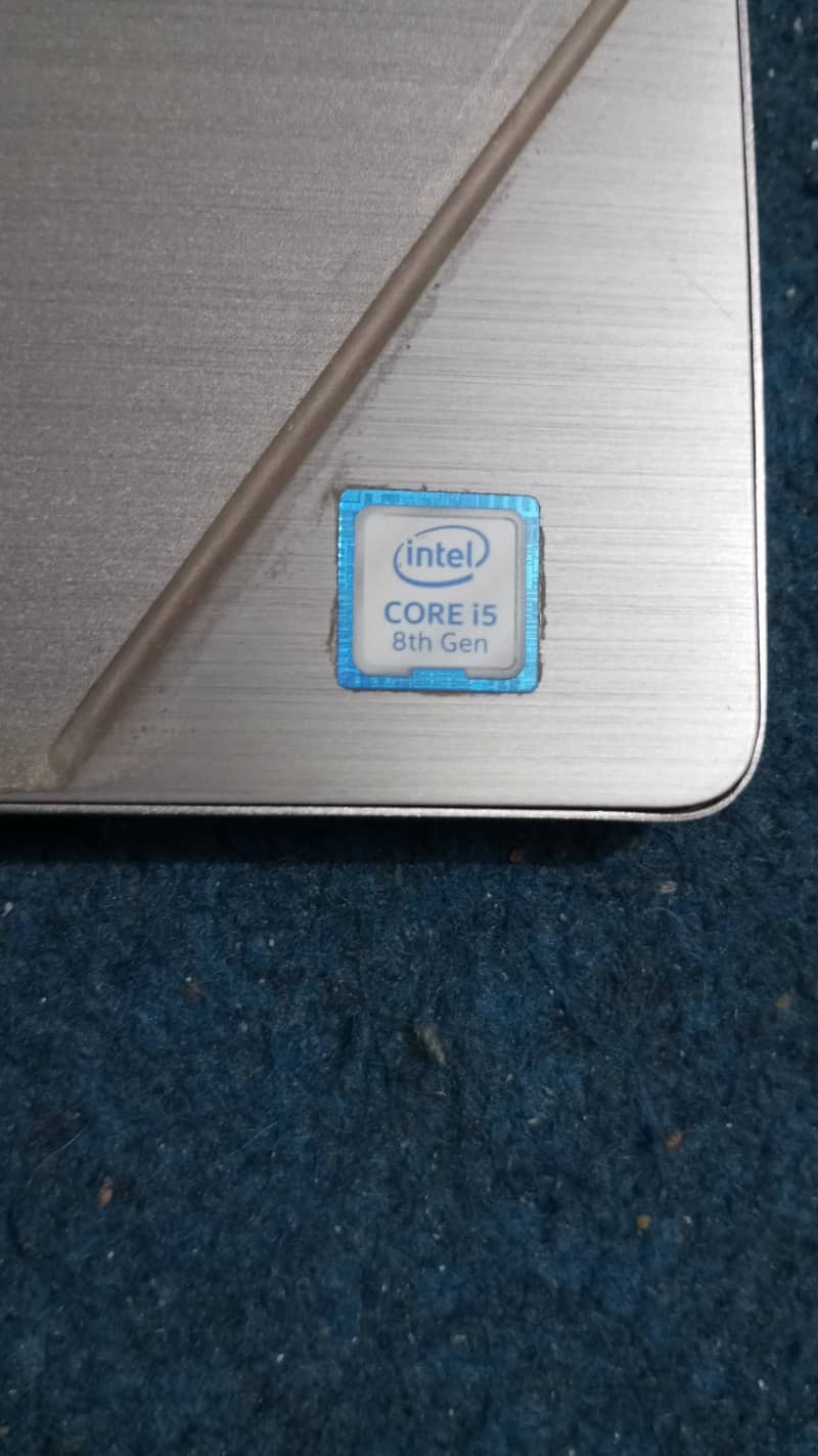 Dell Inspiron 7373 2-in-1 Laptop: Intel Core i5, 8GB RAM, 256GB SSD 1
