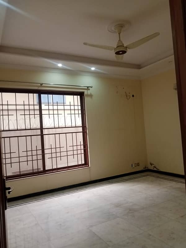 Size 50x90 Ground Portion For Rent In G-13 4