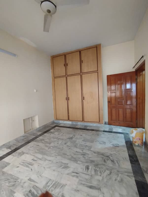 UPPER PORTION FOR RENT G 11/2 8