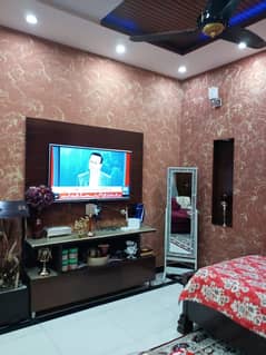 5 MARLA UPPER PORTION WITH 2 BEDROOMS NEAR EMPORIUM MALL JOHAR TOWN PLEASE 2