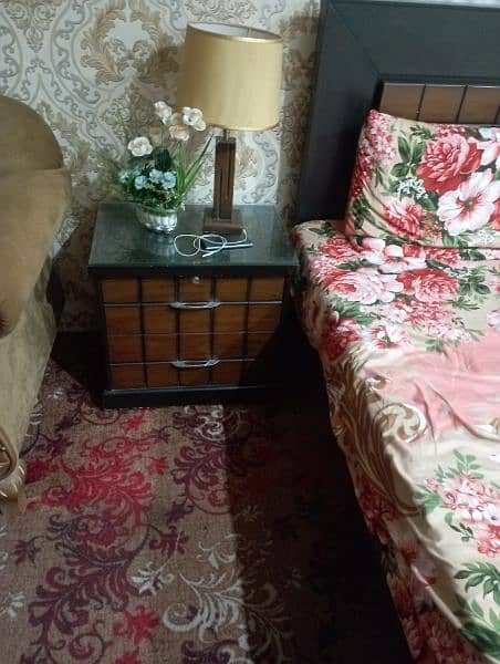 double bed two side table condition 10 by 10 dressing tabler 0