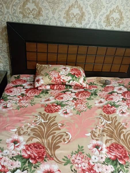 double bed two side table condition 10 by 10 dressing tabler 4