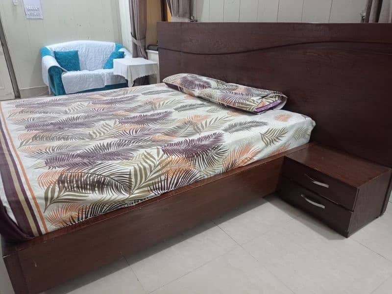 king bed+ mattress+side tables+dressing table 1