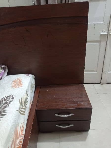 king bed+ mattress+side tables+dressing table 4