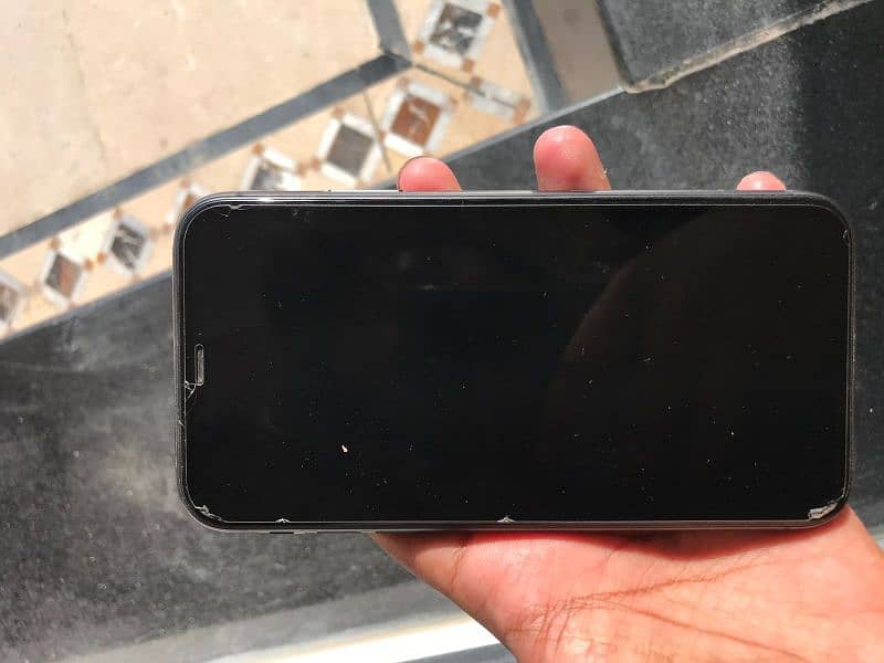 IPHONE 11 FOR SALE WITH ORIGINAL BATTERY HEALT 4