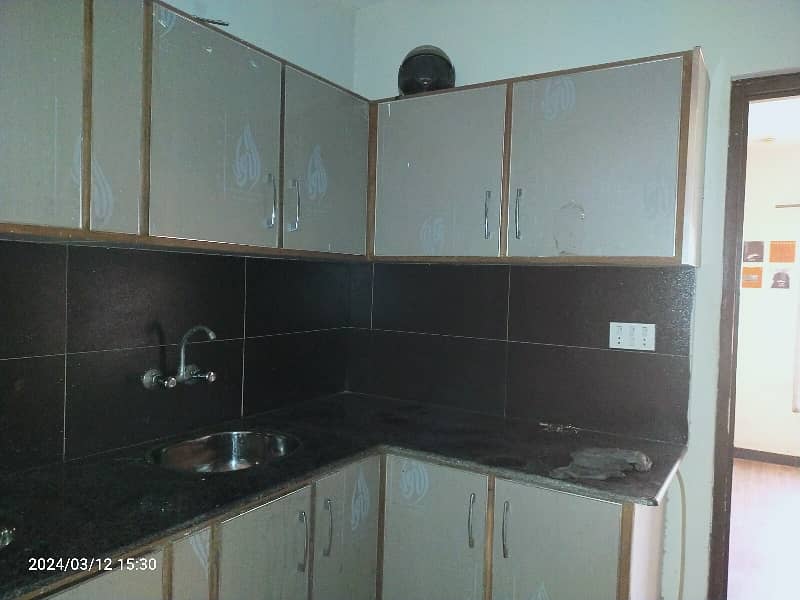 Flat For Rent In Johar Town 3