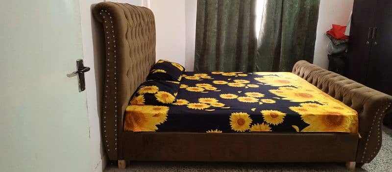 King sized wooden bed for sale 3