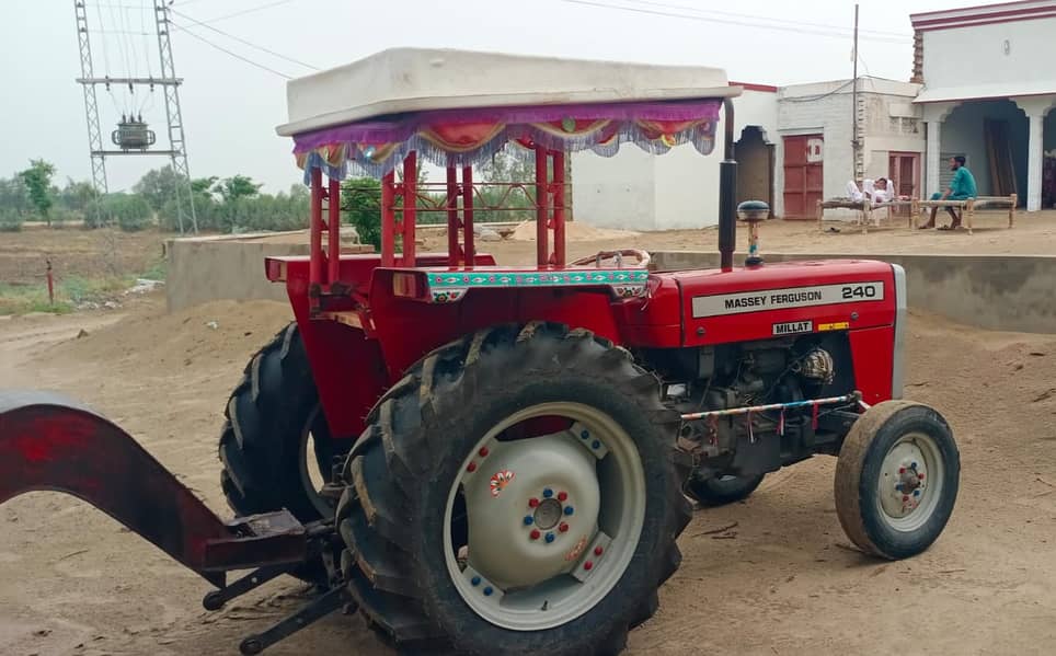 Tractor Massey Ferguson 240 Model 2017 9