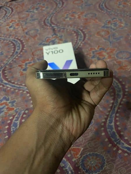 vivo y100 8+8(256) with box and original charger10months warranty left 1