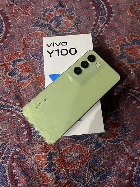 vivo y100 8+8(256) with box and original charger10months warranty left 2