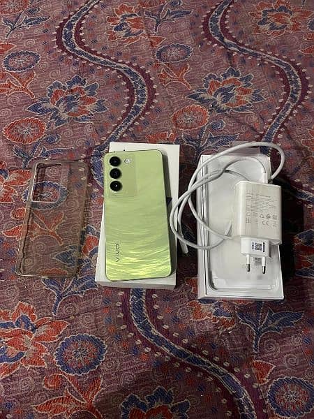 vivo y100 8+8(256) with box and original charger10months warranty left 8