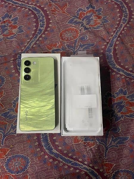 vivo y100 8+8(256) with box and original charger10months warranty left 9