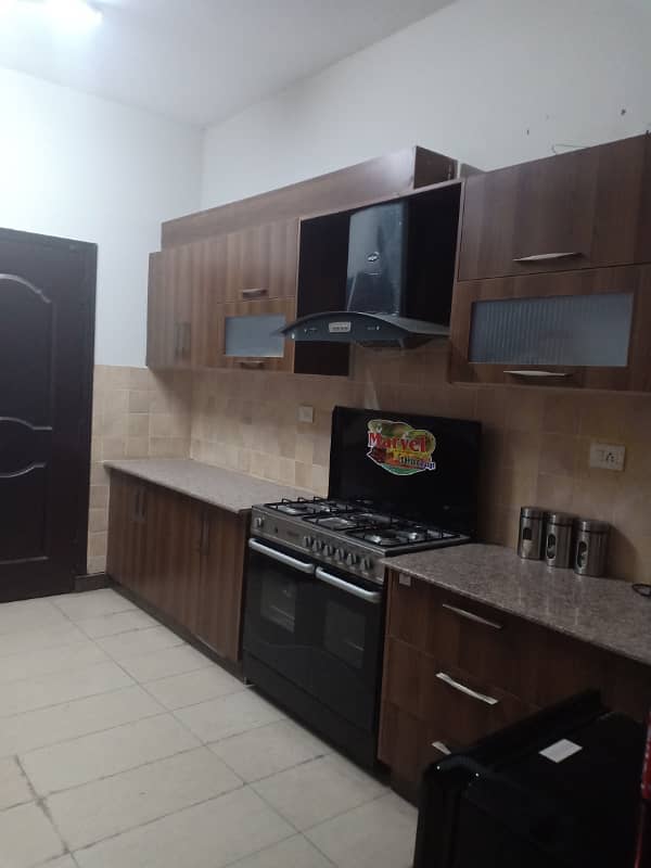 Askari 11, Sector B, 10 Marla, 3 Bed, 1st Floor, Luxury Apartment For Rent. 4