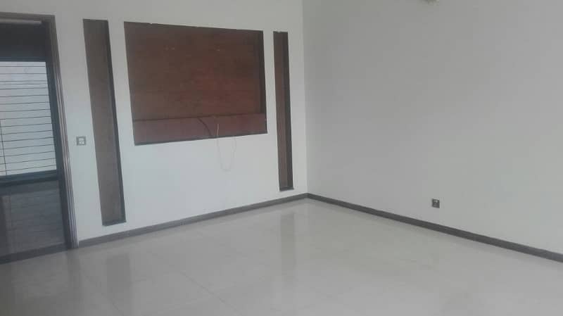 Askari 11, Sector B, 10 Marla, 3 Bed, 1st Floor, Luxury Apartment For Rent. 12