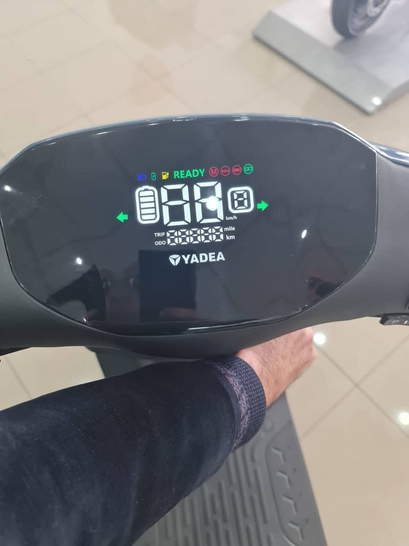 Yadea Ruibin Electric Scooty New Model Black 7