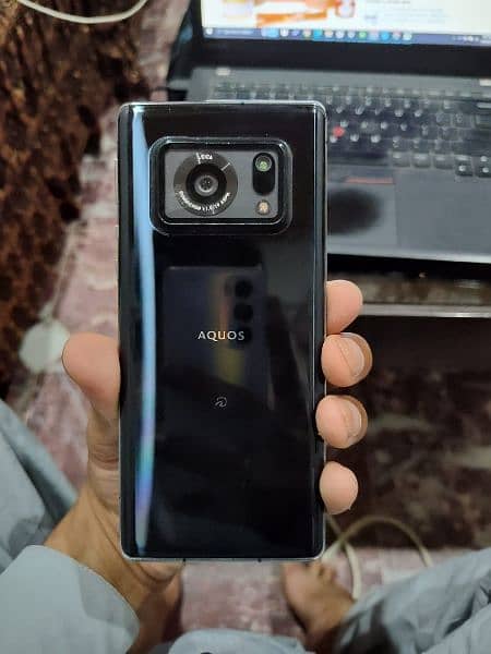 Aquos R6 0