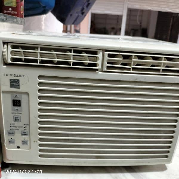 Ac 2 Ampair pr chlna Wal ha new condition ma ha with supply 1