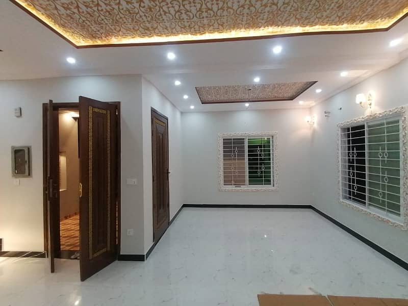 6 MARLA UPPER PORTION AVAILABLE FOR RENT IN PARK VIEW CITY LAHORE 21