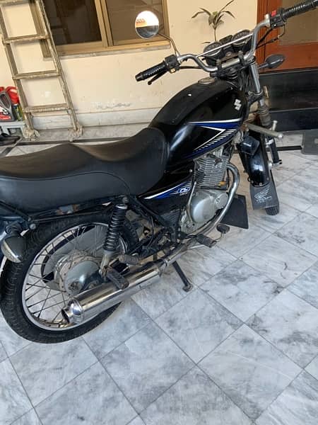 Suzuki GS150 1