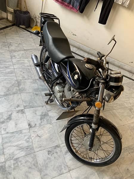 Suzuki GS150 2