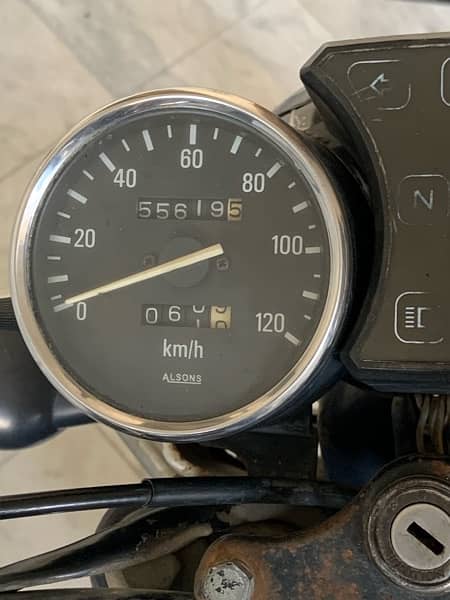 Suzuki GS150 5