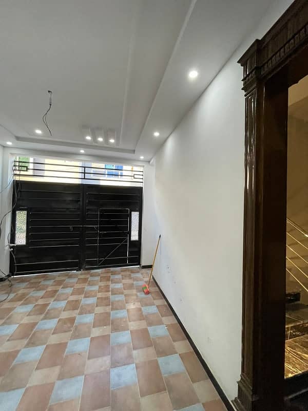 Prime Location 7 Marla House For Sale In Rs. 27000000 Only 2
