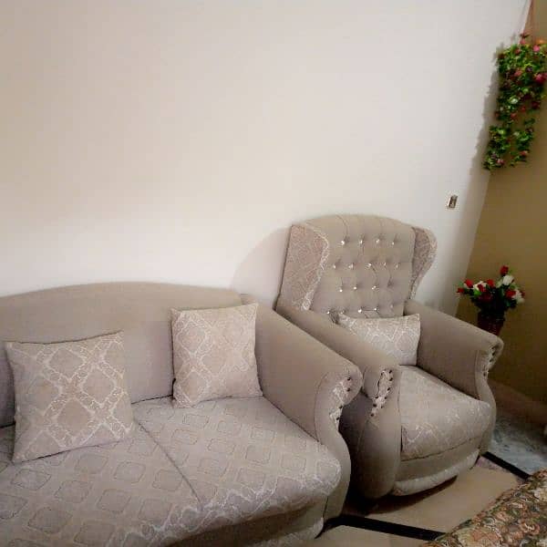 good  condition 7 seater sofa set 1