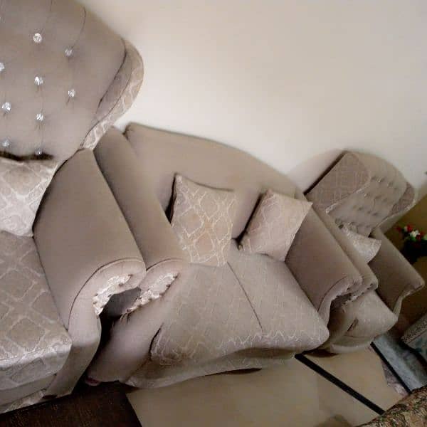 good  condition 7 seater sofa set 6