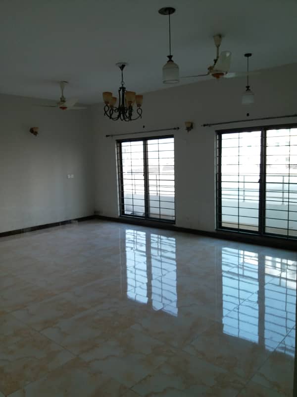 Askari 11, Sector B, 10 Marla, 3 Bed, 3rd Floor, Luxury Apartment For Rent. 18