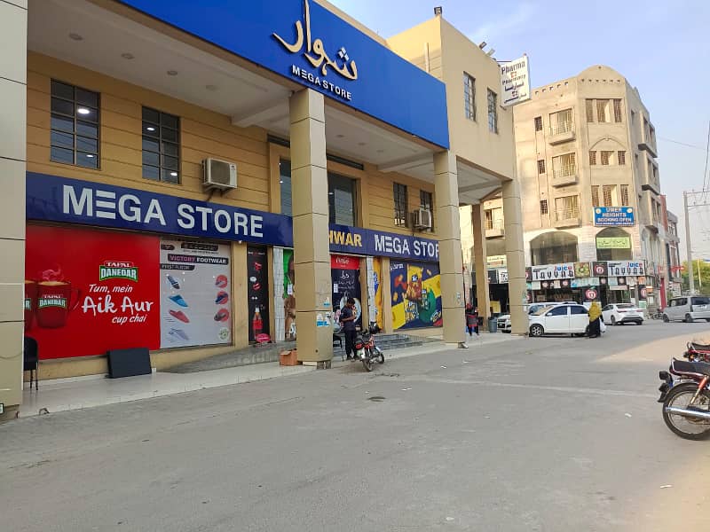 10'Marla super hot location plot for sale in lda avenue1 0