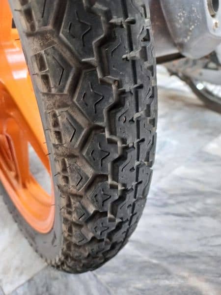 03001001026 honda CB150f.  silver orange rim. 9. month ki hai 2